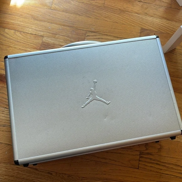 Nike Air Jordan 1 Retro High Neutral Grey Size 11 - Picture 2 of 7